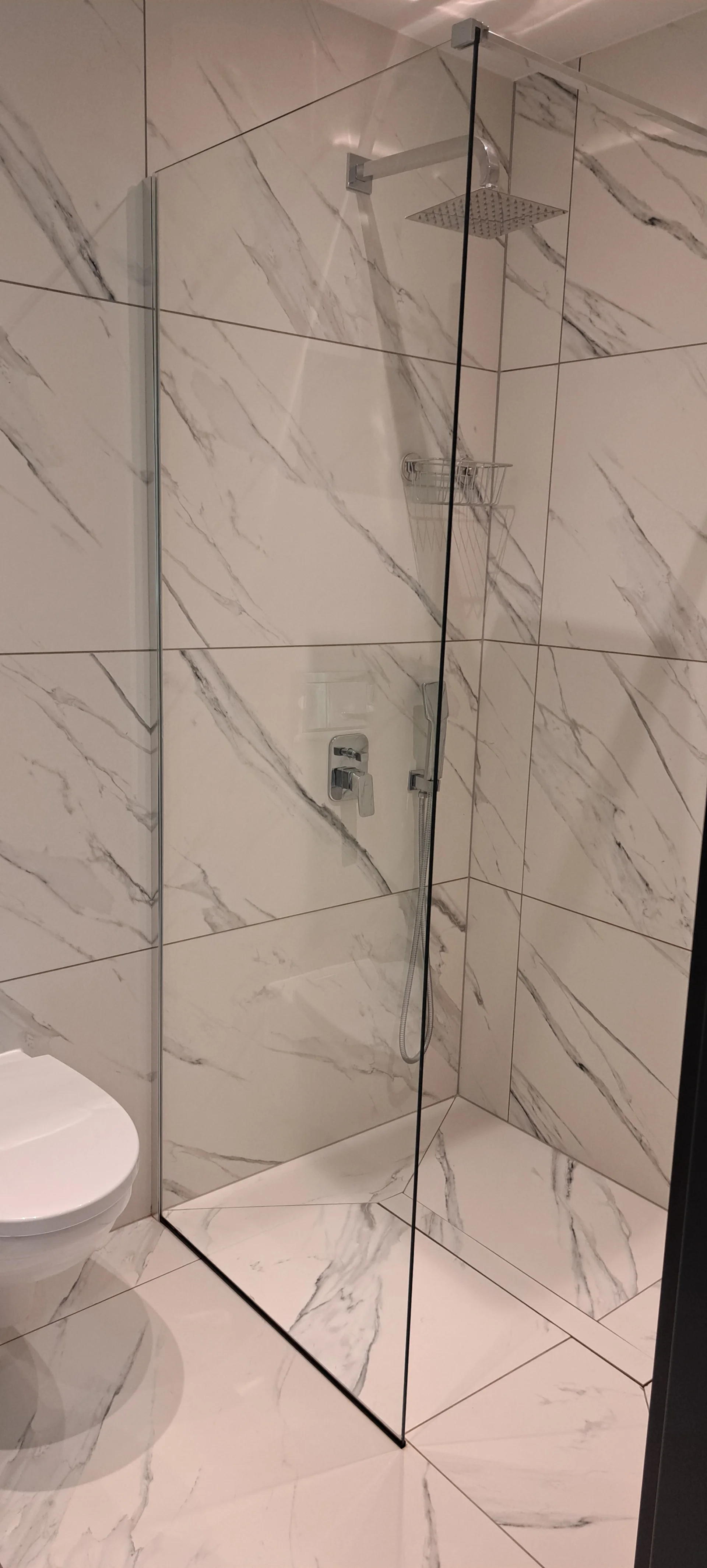 Domek pod Sosnową Górą 2, Prysznic, Nowoczesna łazienka, Noclegi Żelazno, Kotlina Kłodzka, Góry, Sudety, Wypoczynek